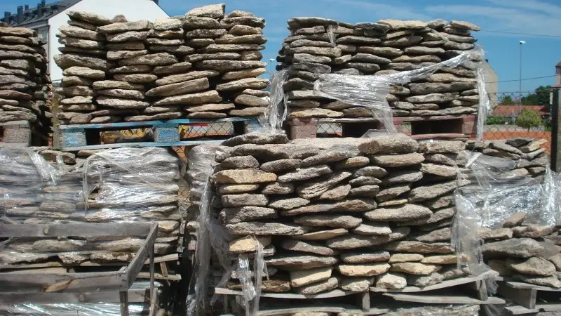 piedras cargadas en camion